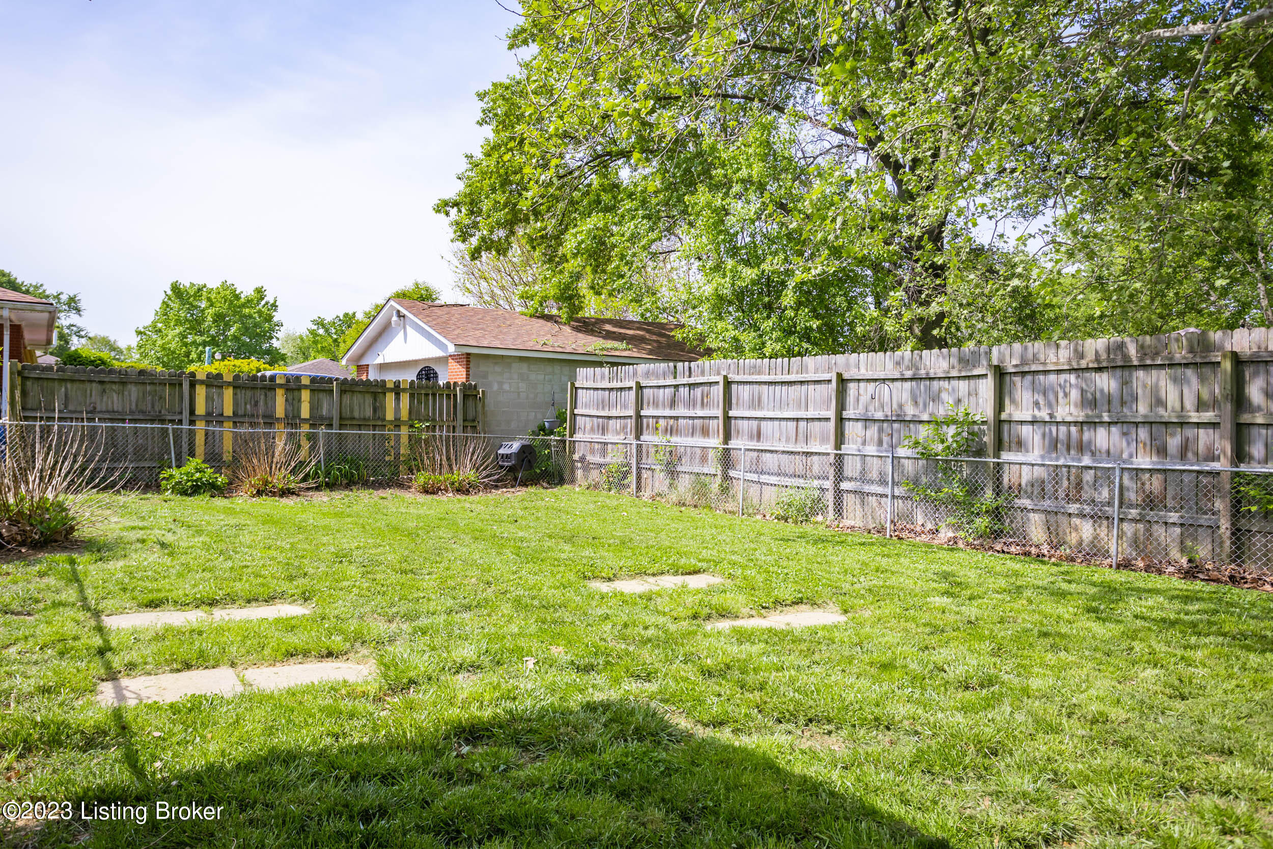 6308 Hunters Grove Road Louisville, KY 40216 - Photo 6 of 46 6308 Hunters Grove Rd-06
