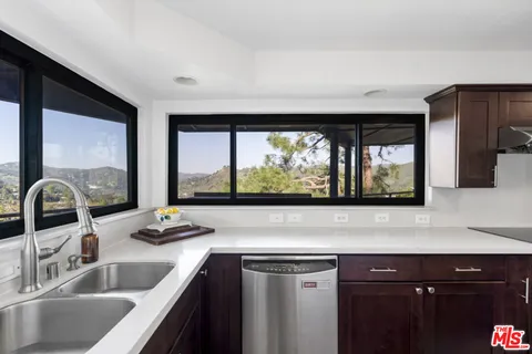 $1,595,000 | 19901 Grand View Drive, Topanga, CA 90290
