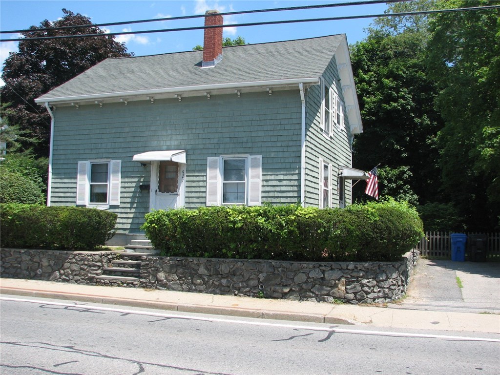 927 Mendon Road Cumberland, RI 02864 - Photo 3 of 21