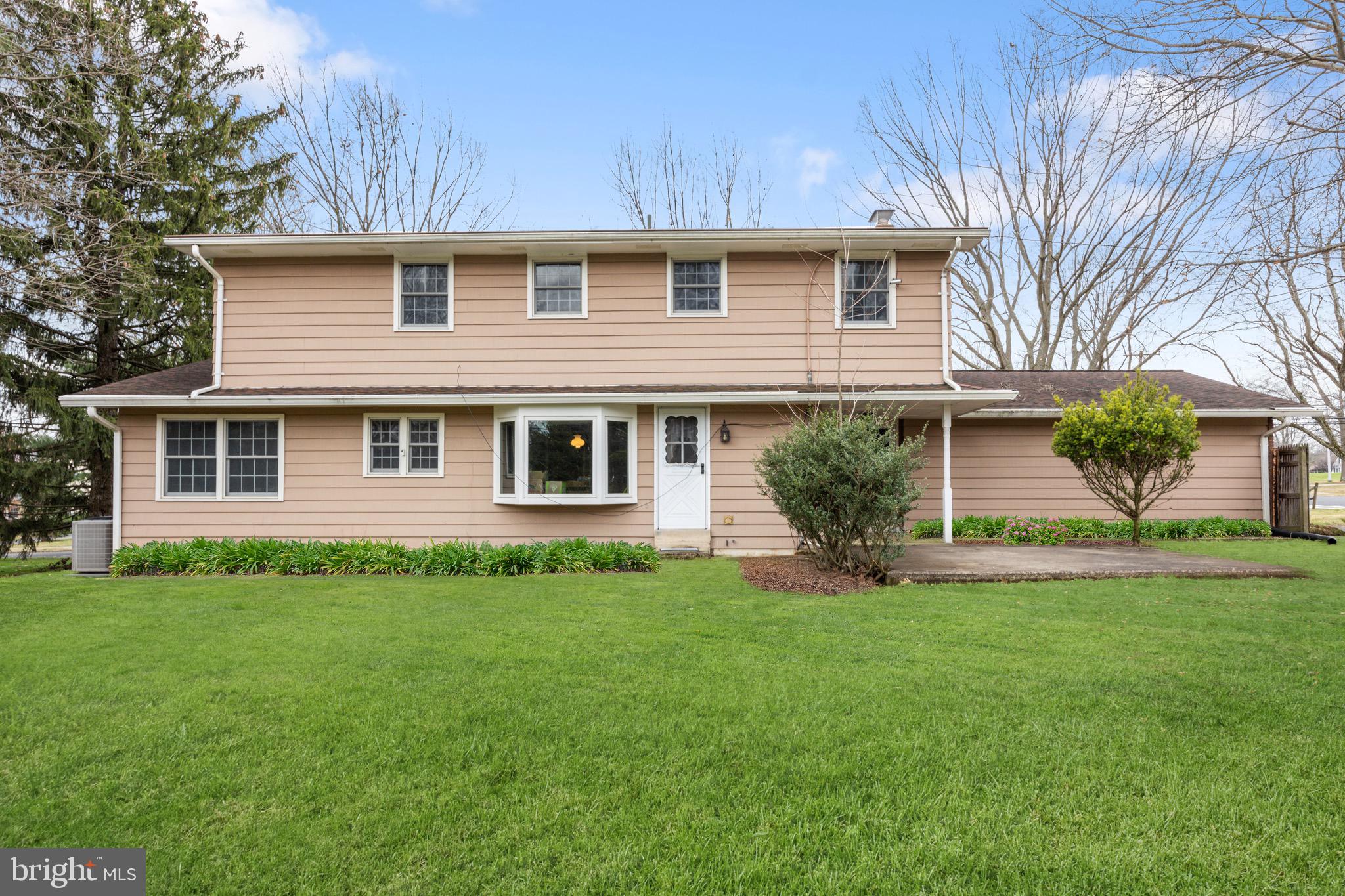 922 Lanyard Road Yardley, PA 19067 - Photo 6 of 17 Back Facade