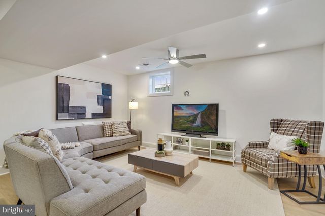 $2,000,000 | 217 East Custis Avenue, Alexandria, VA 22301