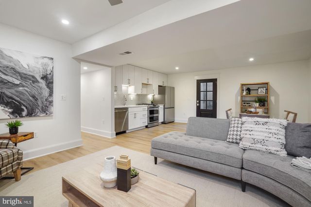 $2,000,000 | 217 East Custis Avenue, Alexandria, VA 22301
