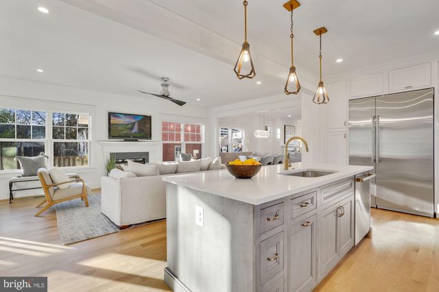 $2,000,000 | 217 East Custis Avenue, Alexandria, VA 22301