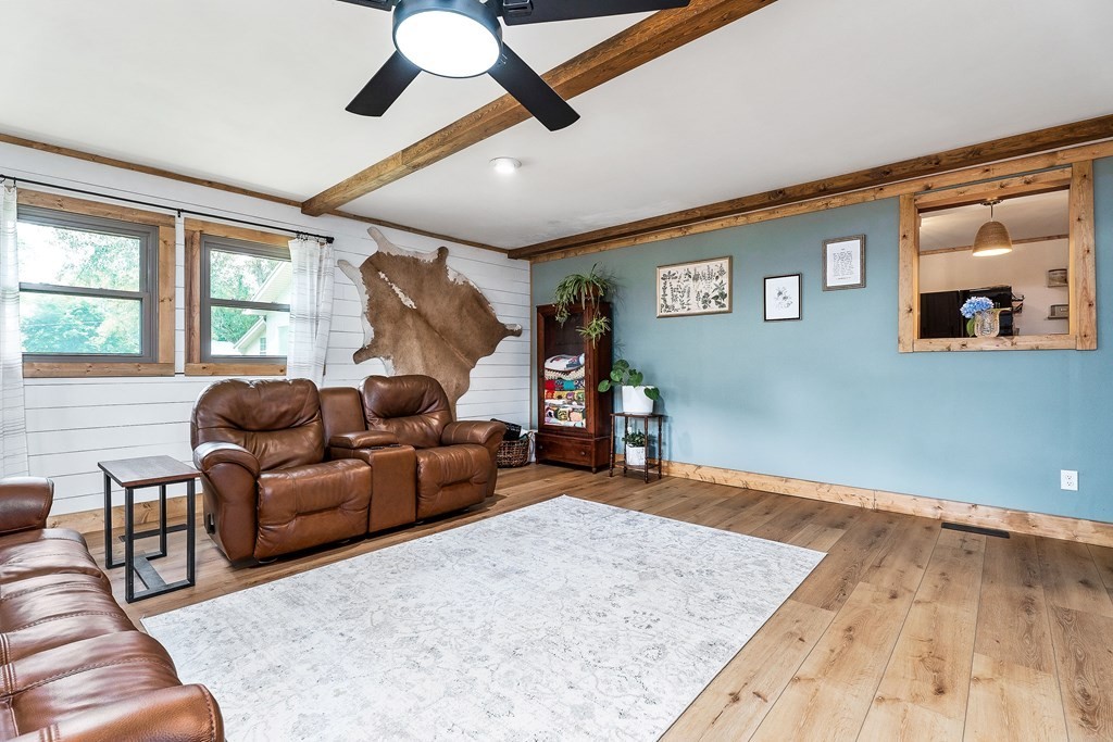 1653 Lester Flatt Road Sparta, TN 38583 - Photo 34 of 59 a living room with furniture and a flat screen tv