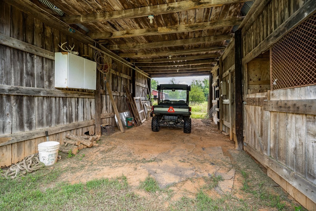 1653 Lester Flatt Road Sparta, TN 38583 - Photo 38 of 59 a view of a car garage