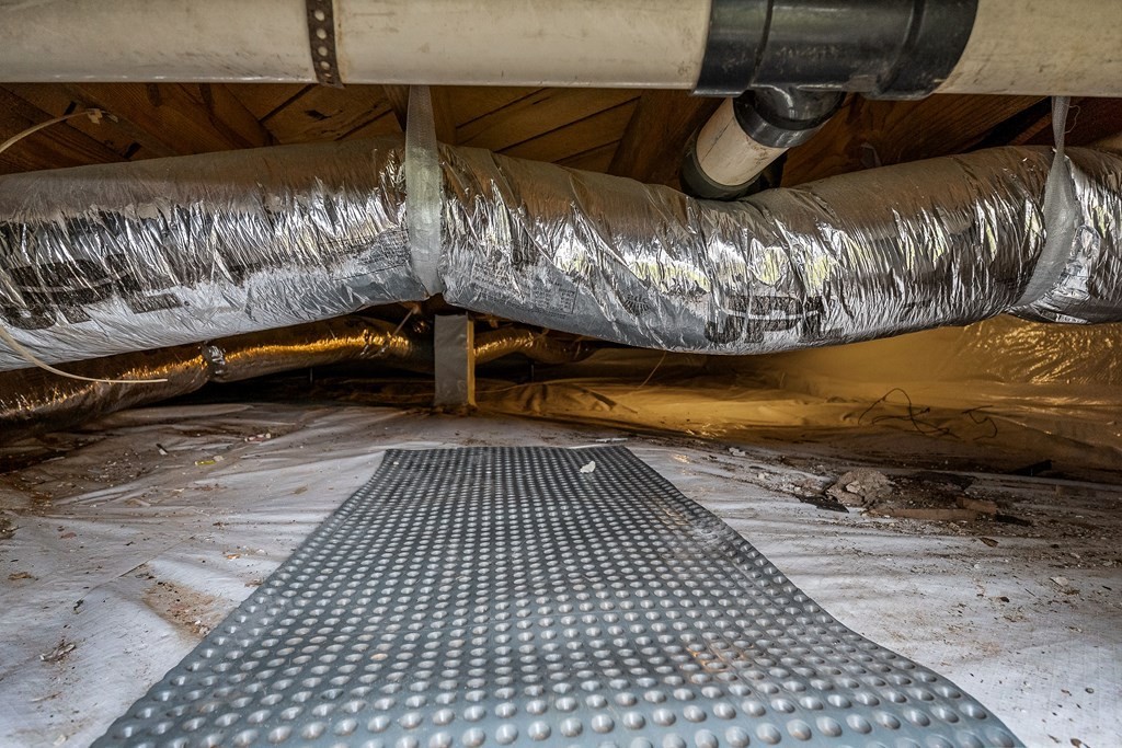 1653 Lester Flatt Road Sparta, TN 38583 - Photo 50 of 59 a view of a swimming pool and lounge chair