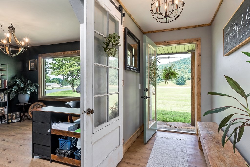 1653 Lester Flatt Road Sparta, TN 38583 - Photo 9 of 59 a very nice looking room with a large window