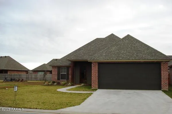 $2,100 | 407 Copper Ridge Drive, Youngsville, LA 70592