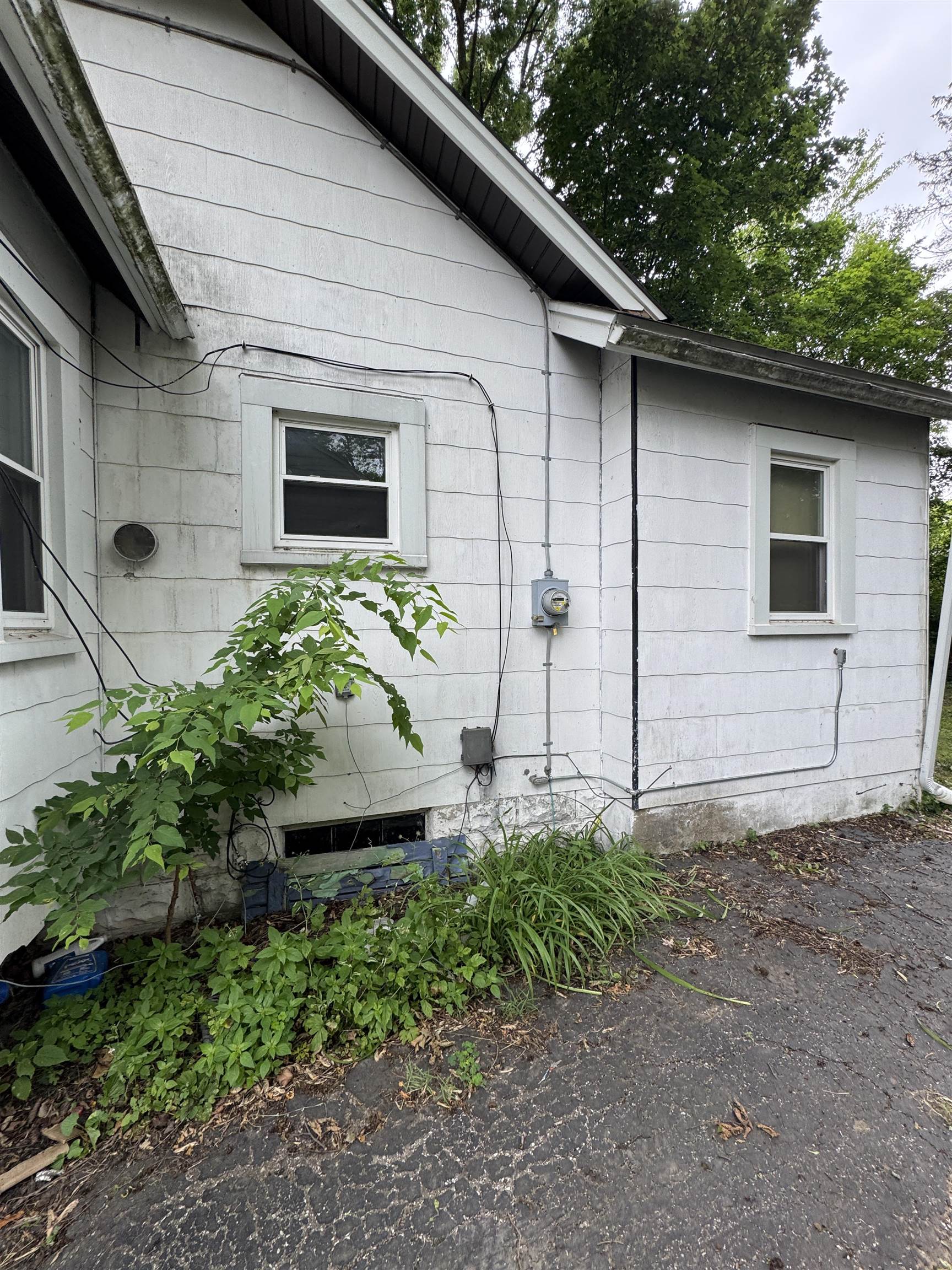 2957 Mackin Road Flint, MI 48504 - Photo 3 of 19