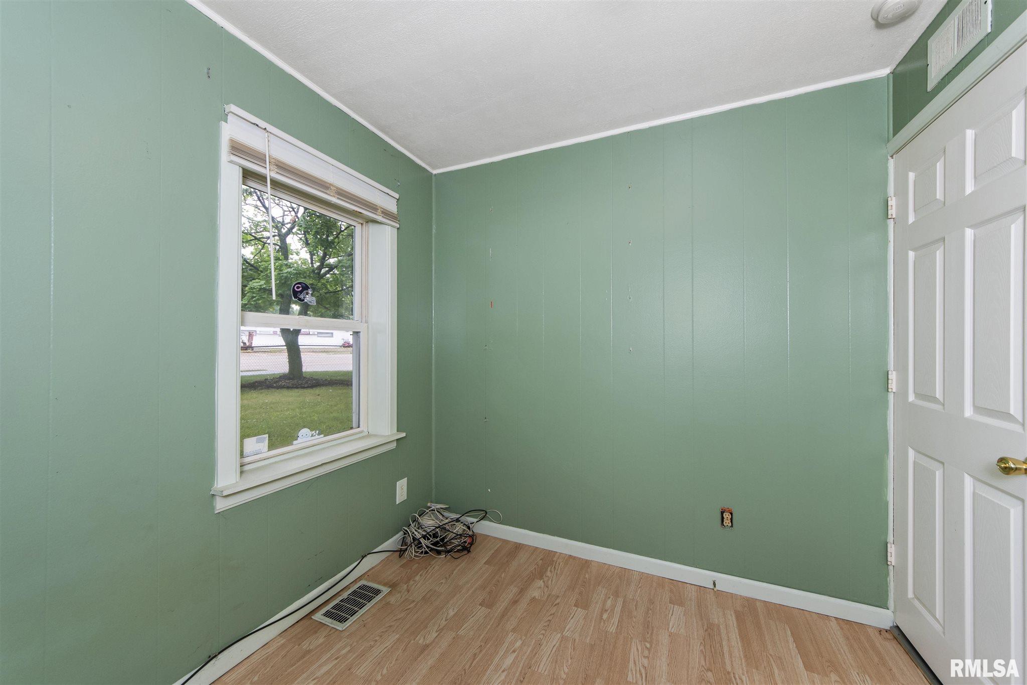 2377 Washington Road Washington, IL 61571 - Photo 18 of 28 Gallery Image 18