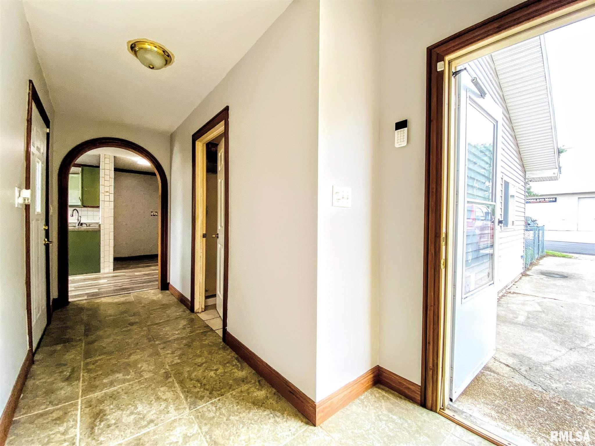 2377 Washington Road Washington, IL 61571 - Photo 2 of 28 Gallery Image 2