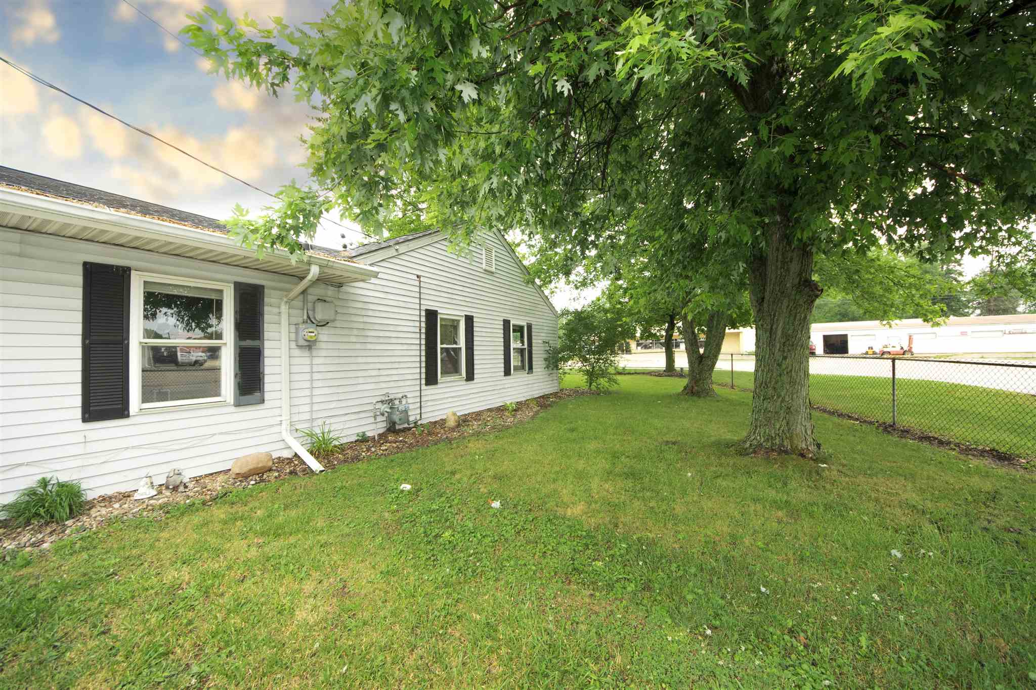 2377 Washington Road Washington, IL 61571 - Photo 25 of 28 Gallery Image 25