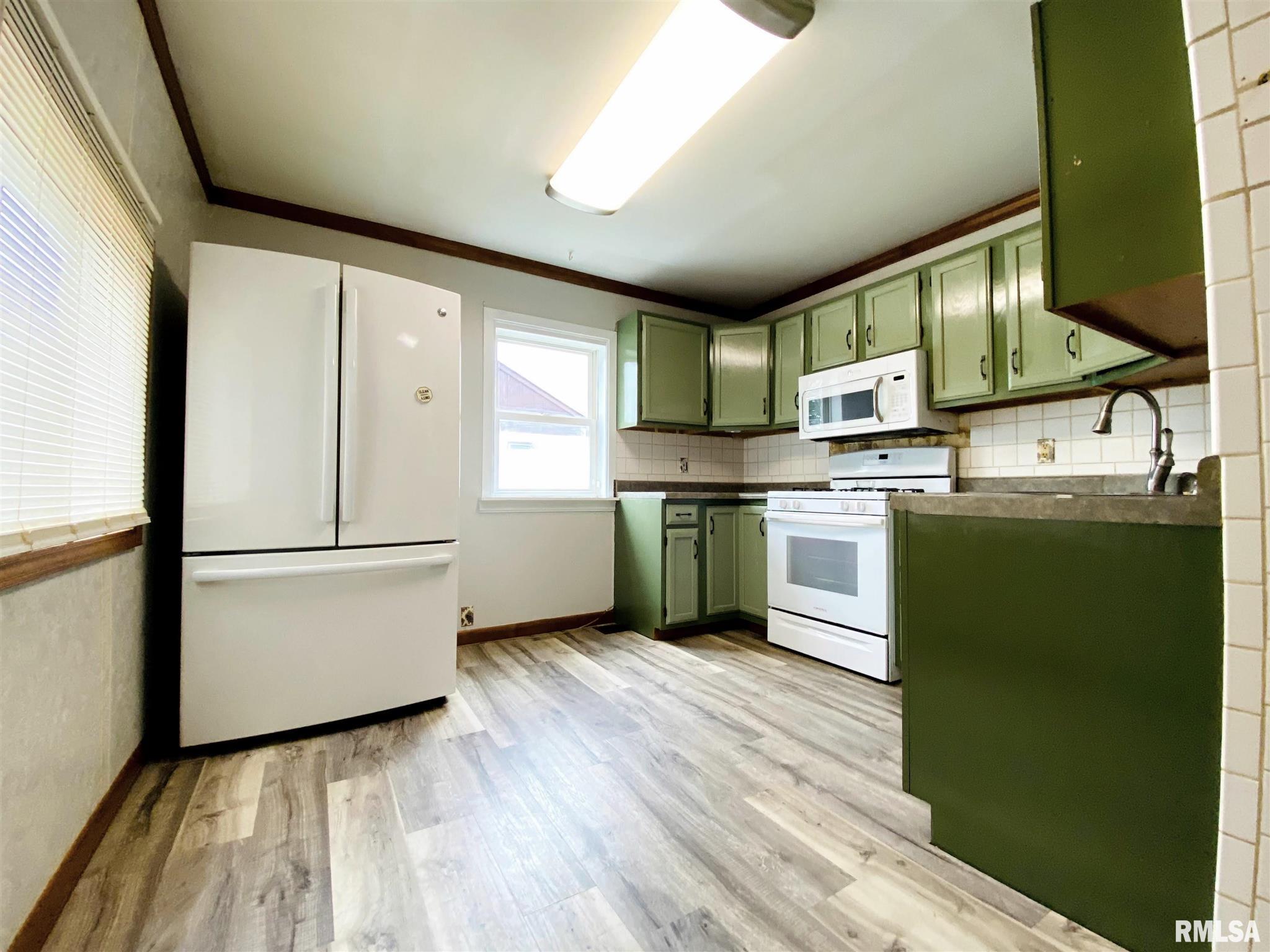 2377 Washington Road Washington, IL 61571 - Photo 8 of 28 Gallery Image 8