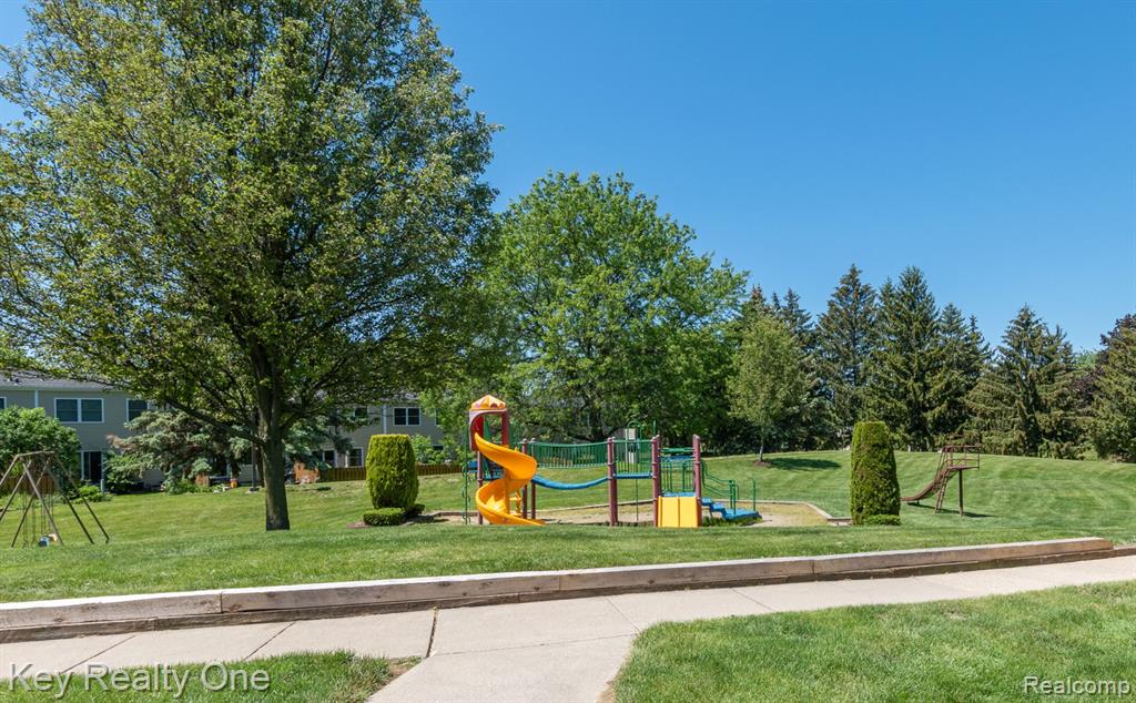 1050 Larson Court Rochester Hills, MI 48307 - Photo 27 of 34