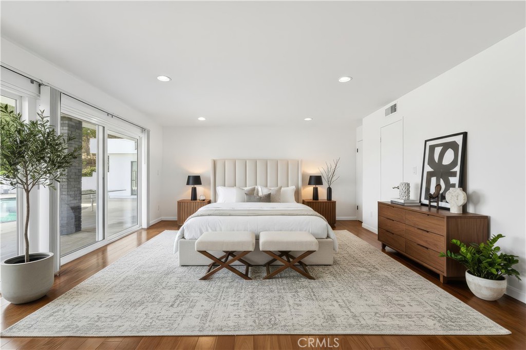 3329 Dona Rosa Drive Studio City, CA 91604 - Photo 14 of 24