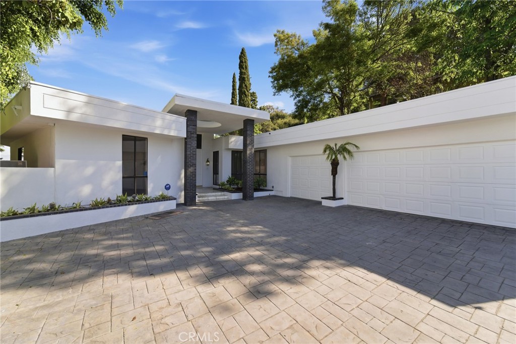 3329 Dona Rosa Drive Studio City, CA 91604 - Photo 19 of 24