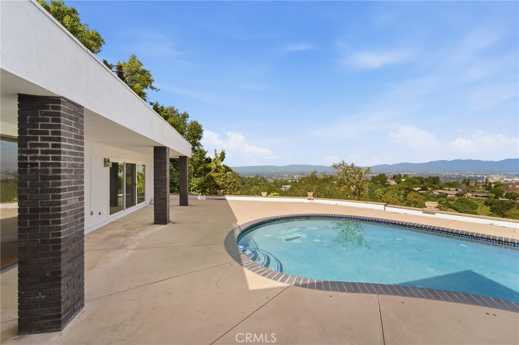 3329 Dona Rosa Drive Studio City, CA 91604 - Photo 5 of 24
