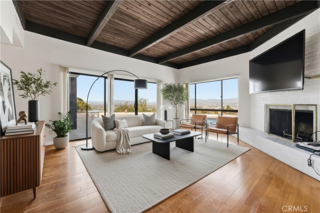 3329 Dona Rosa Drive Studio City, CA 91604 - Photo 6 of 24