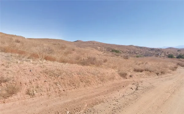 a view of a dry field