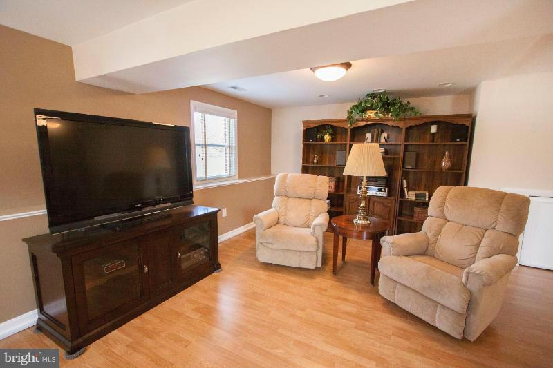 701 Grantwood Road Baltimore, MD 21220 - Photo 15 of 30 Family Room