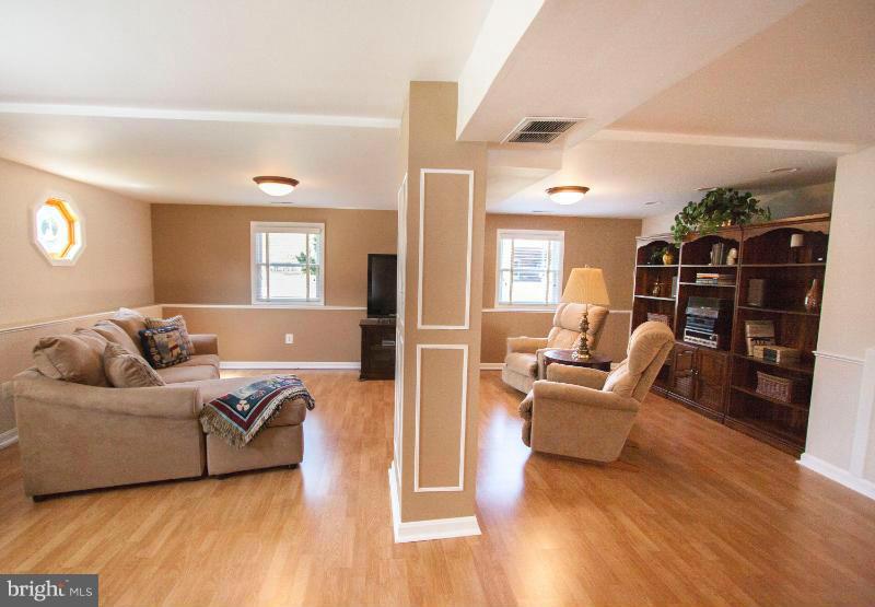 701 Grantwood Road Baltimore, MD 21220 - Photo 16 of 30 Family Room