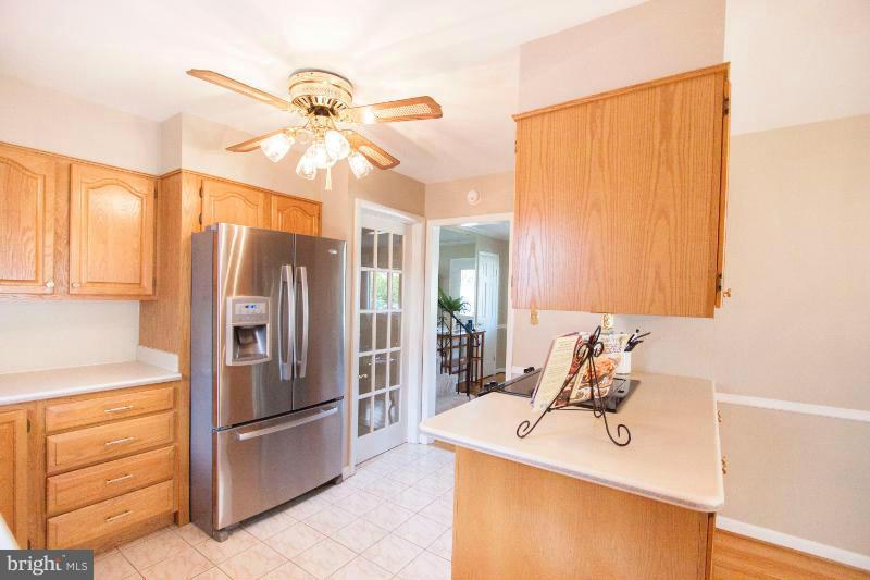 701 Grantwood Road Baltimore, MD 21220 - Photo 9 of 30 Kitchen