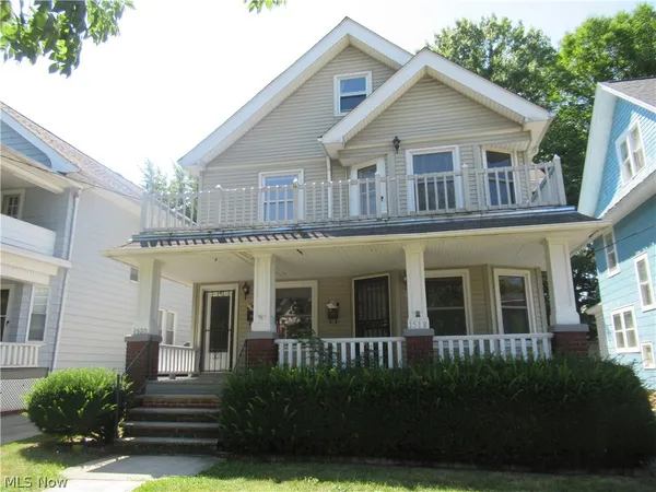 $1,400 | 1518 Ridgewood Avenue, Unit UPSTAIRS, Lakewood, OH 44107