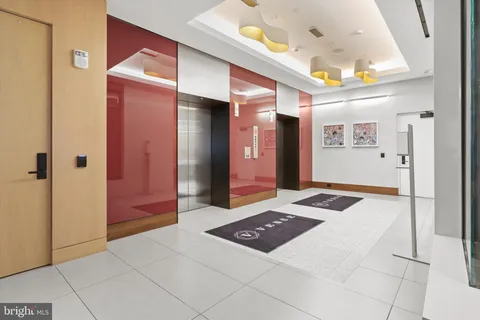 a very nice looking room with a large mirror