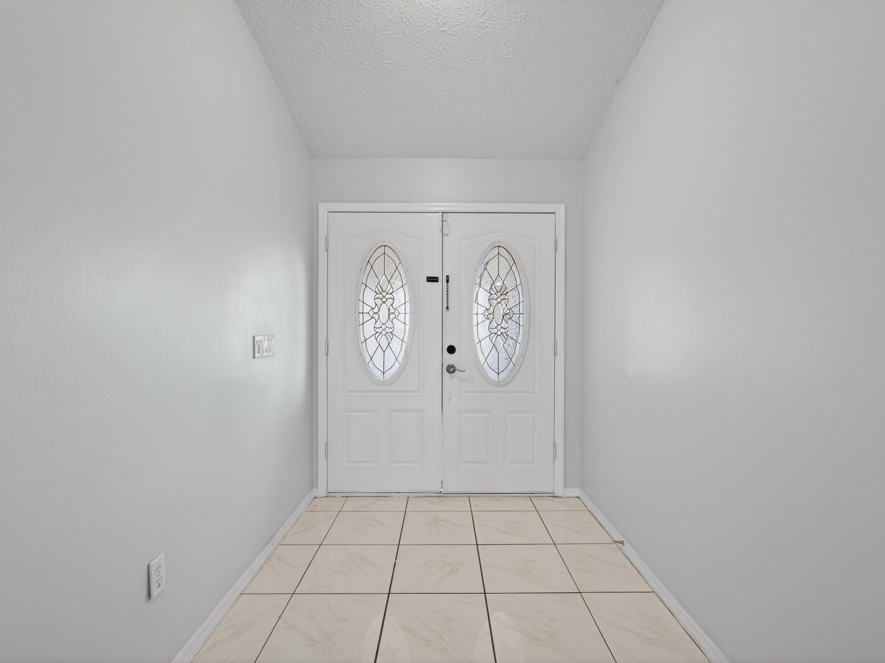 566 Southeast Damask Avenue Port St. Lucie, FL 34983 - Photo 5 of 30 a view of wall painting and shelf