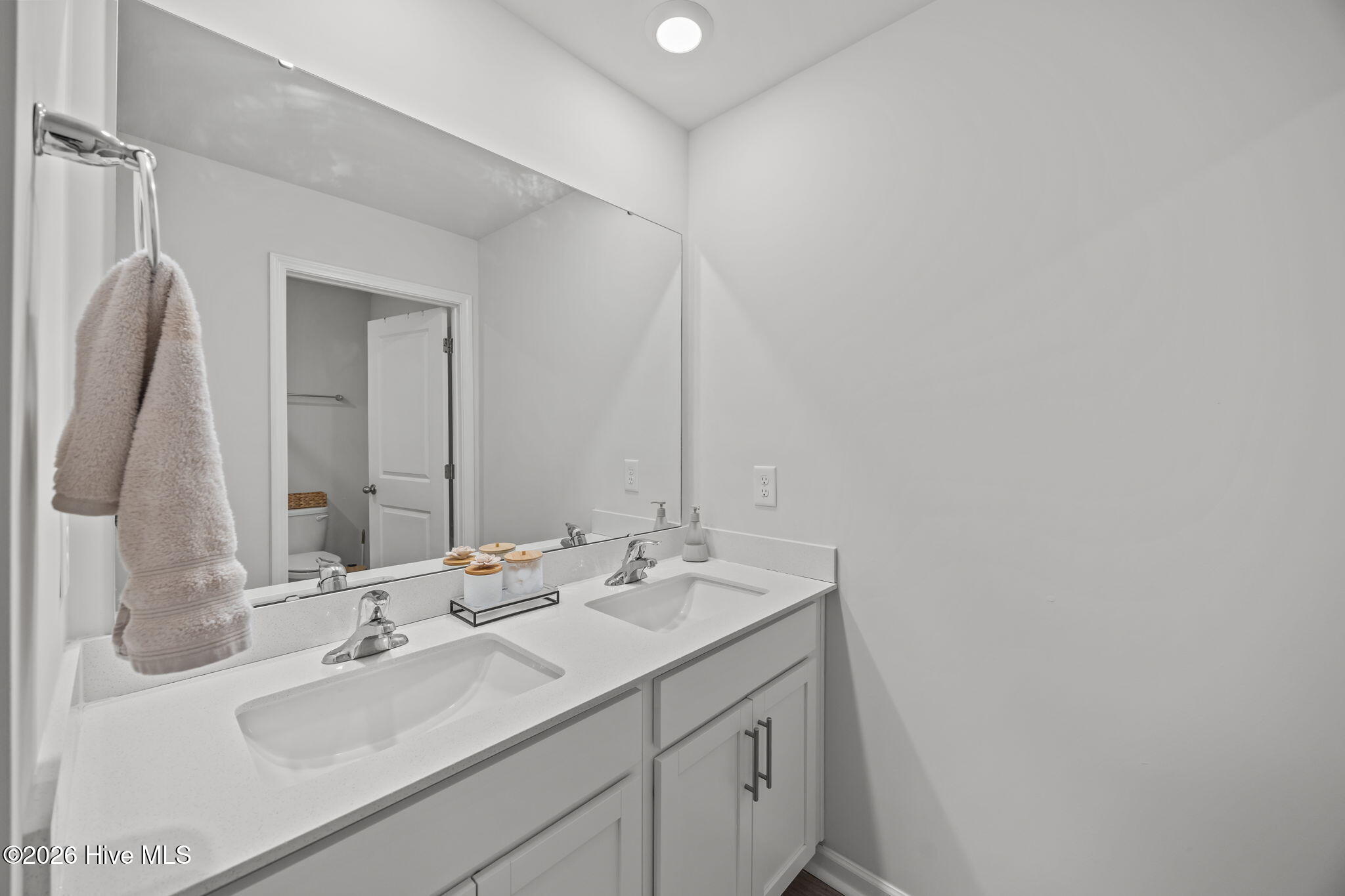 4072 Debbie Drive Ayden, NC 28513 - Photo 30 of 40 Upstairs Bathroom 1