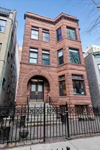 $950,000 | 2733 North Hampden Court, Unit 1F, Chicago, IL 60614