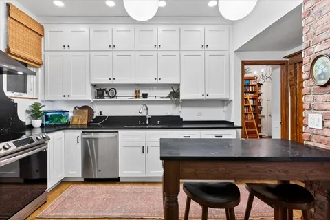 $849,900 | 2733 North Hampden Court, Unit 1F, Chicago, IL 60614