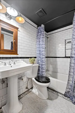 $950,000 | 2733 North Hampden Court, Unit 1F, Chicago, IL 60614