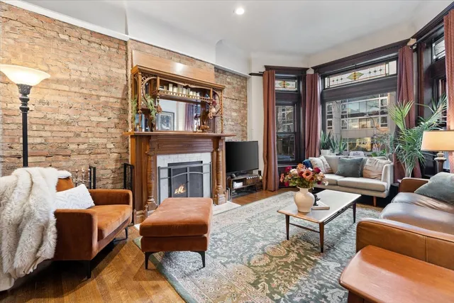 $950,000 | 2733 North Hampden Court, Unit 1F, Chicago, IL 60614