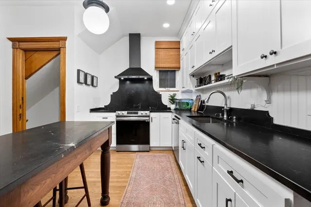 $950,000 | 2733 North Hampden Court, Unit 1F, Chicago, IL 60614