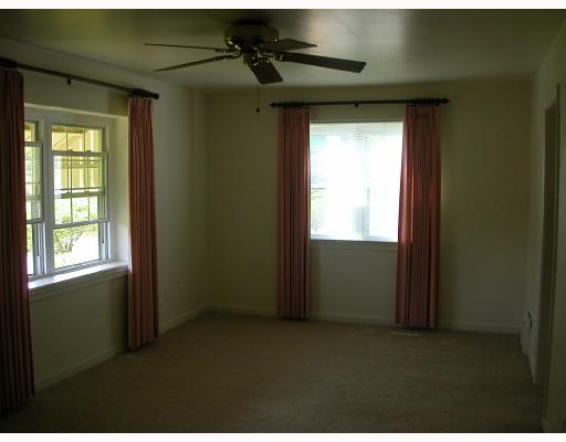 1677 Elderslee Road Baldwin, PA 15227 - Photo 3 of 8 Living Room.