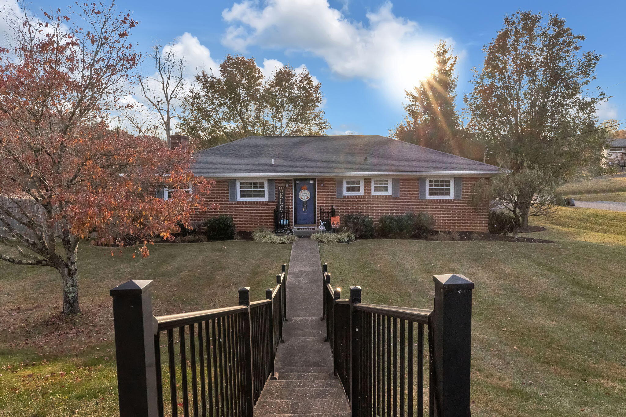 113 Lynfield Road Bristol, TN 37620 - Photo 2 of 27 24-web-or-mls-217A9083