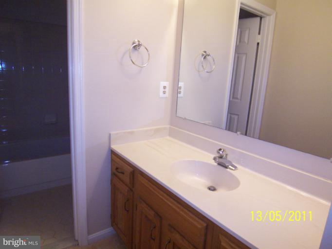 7812 Belleflower Drive Springfield, VA 22152 - Photo 26 of 28 Main level Full Bath