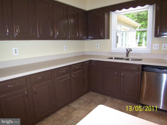 7812 Belleflower Drive Springfield, VA 22152 - Photo 6 of 28 Kitchen with new Silestone