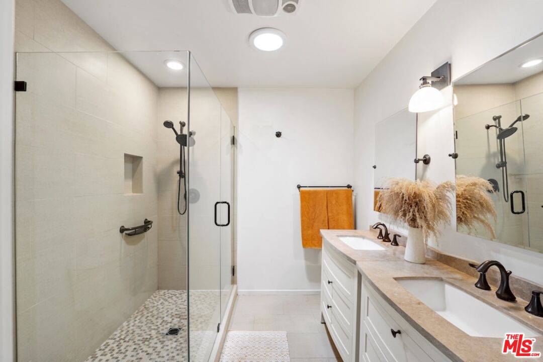 24537 Dry Canyon Cold Creek Road Calabasas, CA 91302 - Photo 14 of 34