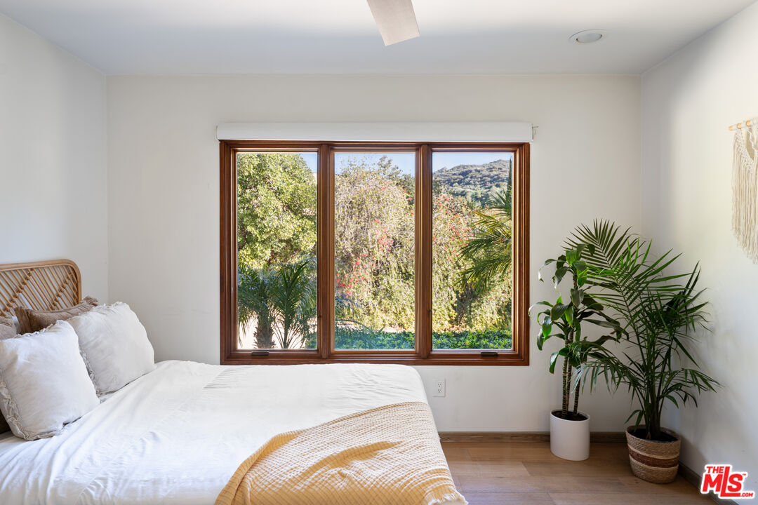 24537 Dry Canyon Cold Creek Road Calabasas, CA 91302 - Photo 16 of 32