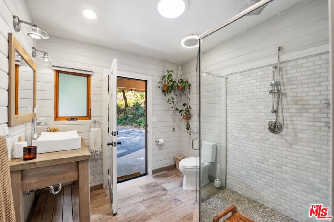 24537 Dry Canyon Cold Creek Road Calabasas, CA 91302 - Photo 17 of 34