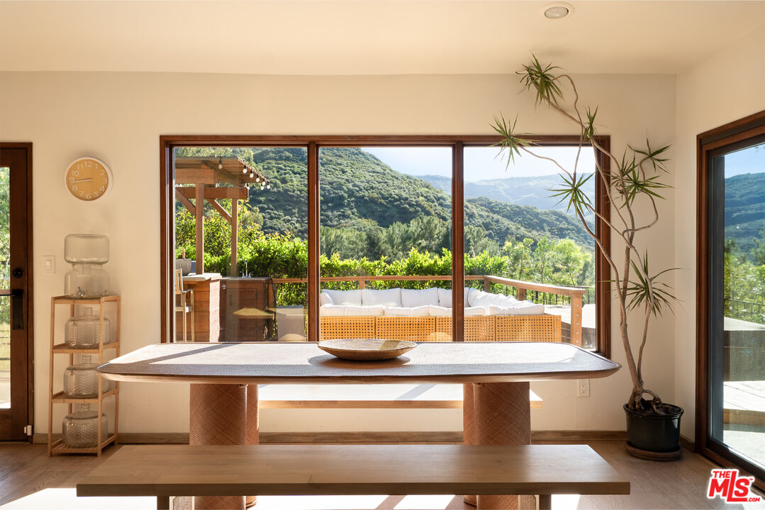 24537 Dry Canyon Cold Creek Road Calabasas, CA 91302 - Photo 2 of 32