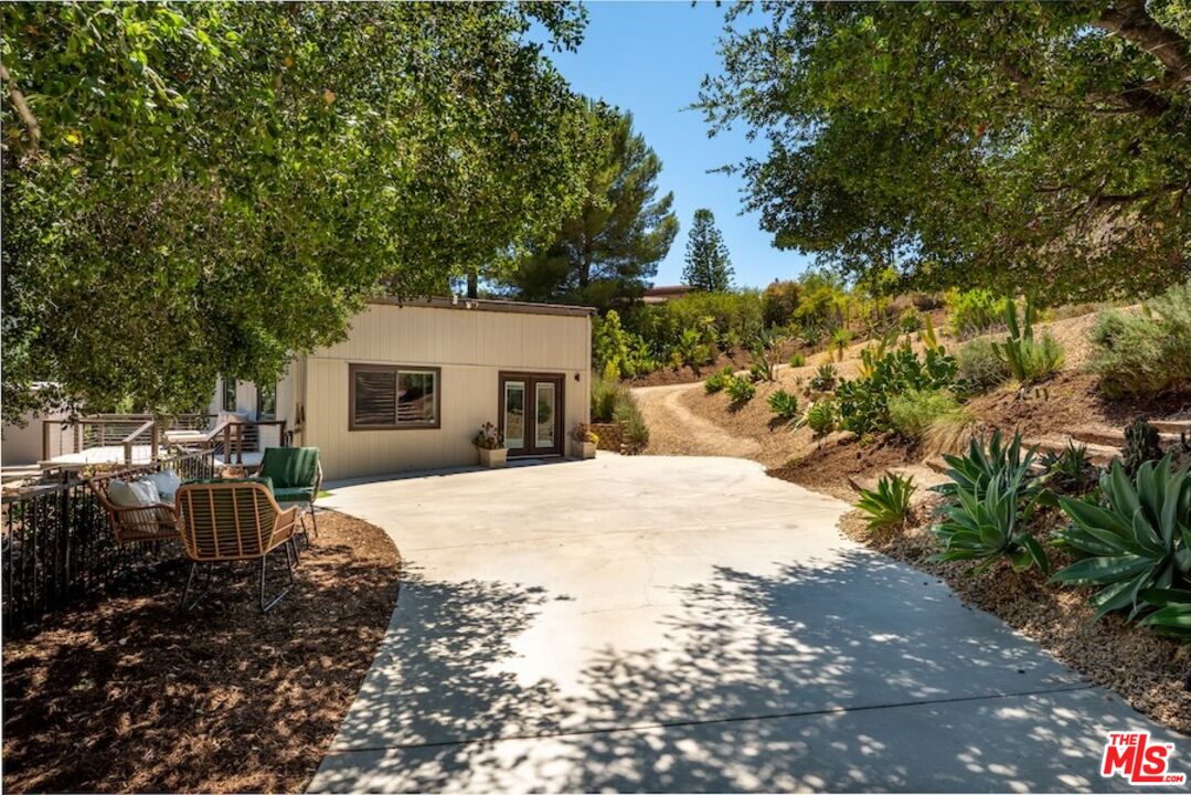 24537 Dry Canyon Cold Creek Road Calabasas, CA 91302 - Photo 22 of 34