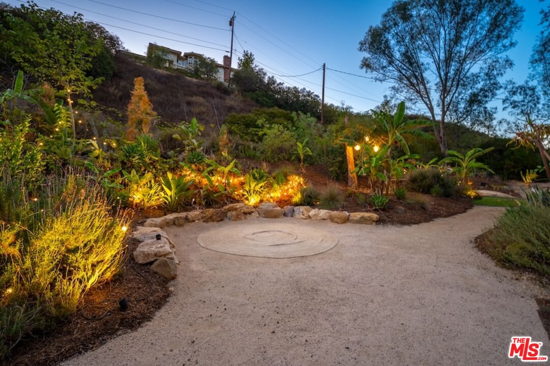 24537 Dry Canyon Cold Creek Road Calabasas, CA 91302 - Photo 29 of 32