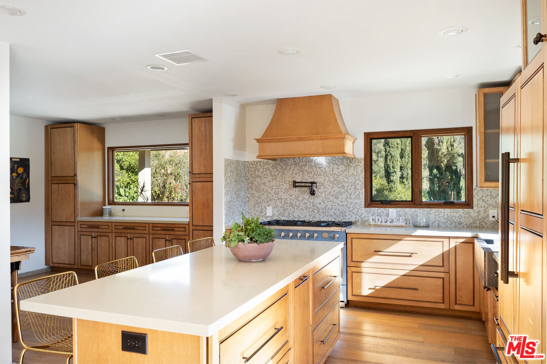 24537 Dry Canyon Cold Creek Road Calabasas, CA 91302 - Photo 4 of 34
