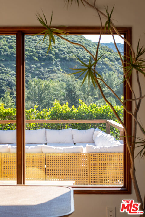 24537 Dry Canyon Cold Creek Road Calabasas, CA 91302 - Photo 7 of 32