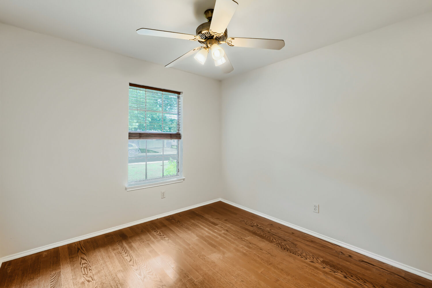 119 Stephen Lane Georgetown, TX 78626 - Photo 19 of 32 Secondary bedrooms feature wood floors and ceiling fans.