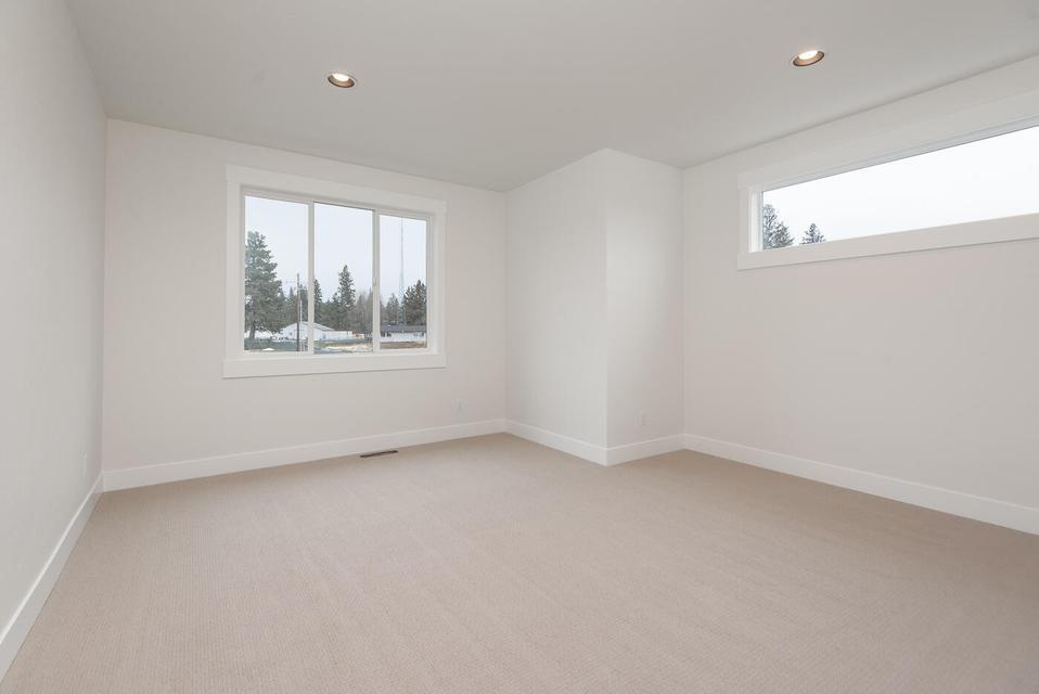 20506 Murphy Road Bend, OR 97702 - Photo 27 of 36 Enclosed Bonus Room