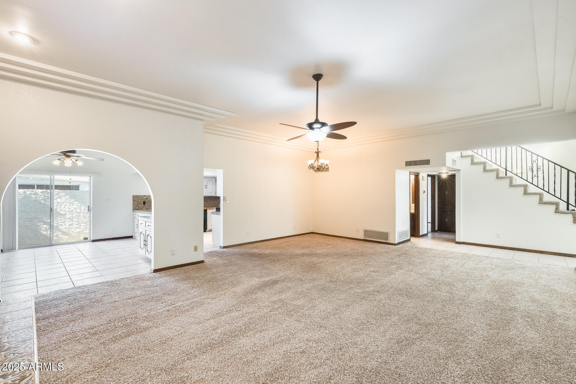 6142 North 13th Street Phoenix, AZ 85014 - Photo 4 of 24 Living / Dining Area